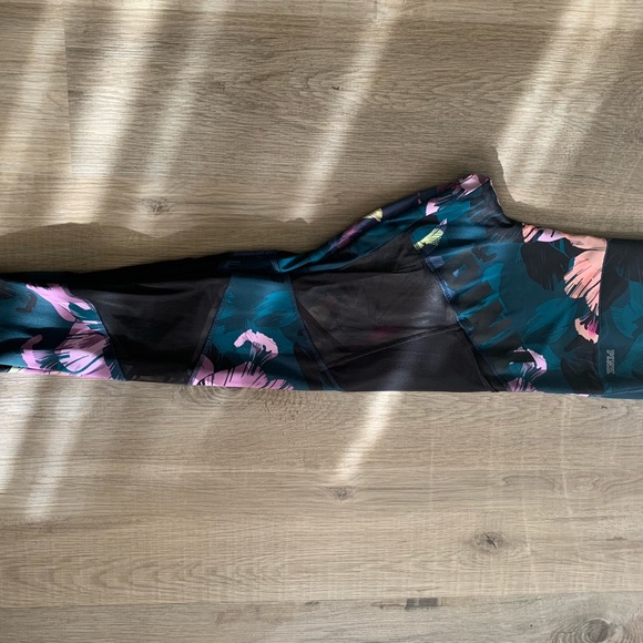 Victoria's Secret Pink Ultimate High Waist Bonded Mesh Legging, floral Size L - Picture 6 of 6